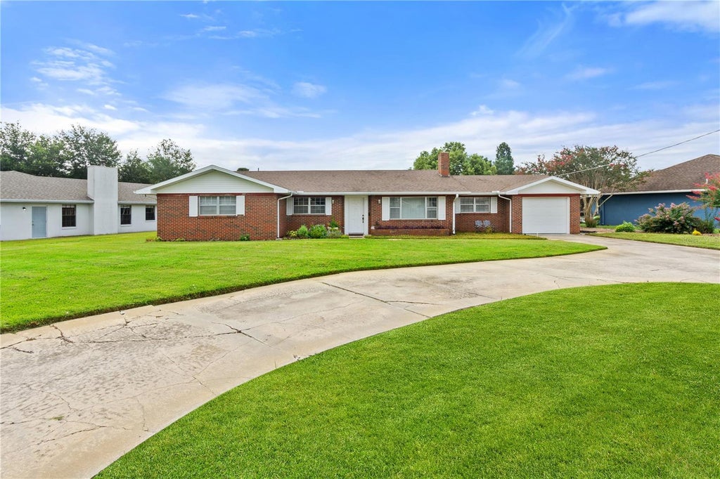 Photo of 404 Coleman Drive, Winter Haven, FL 33884 (MLS # B4902319)