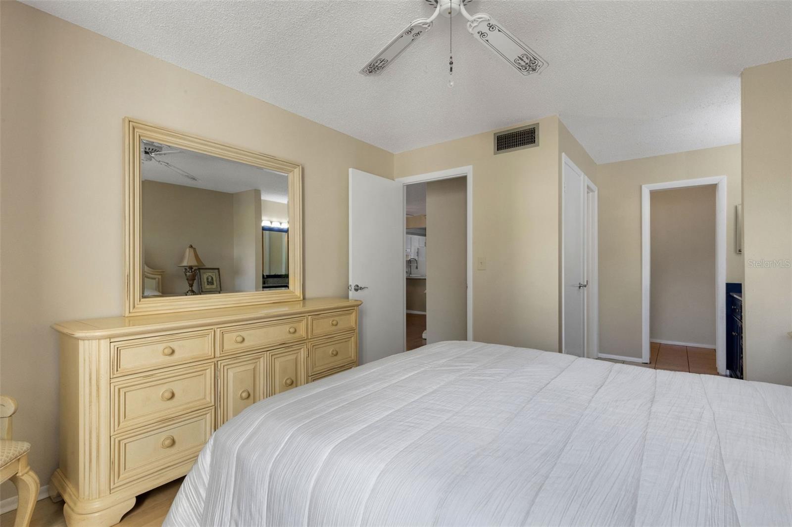 LAKEVIEW OF LARGO - Residential