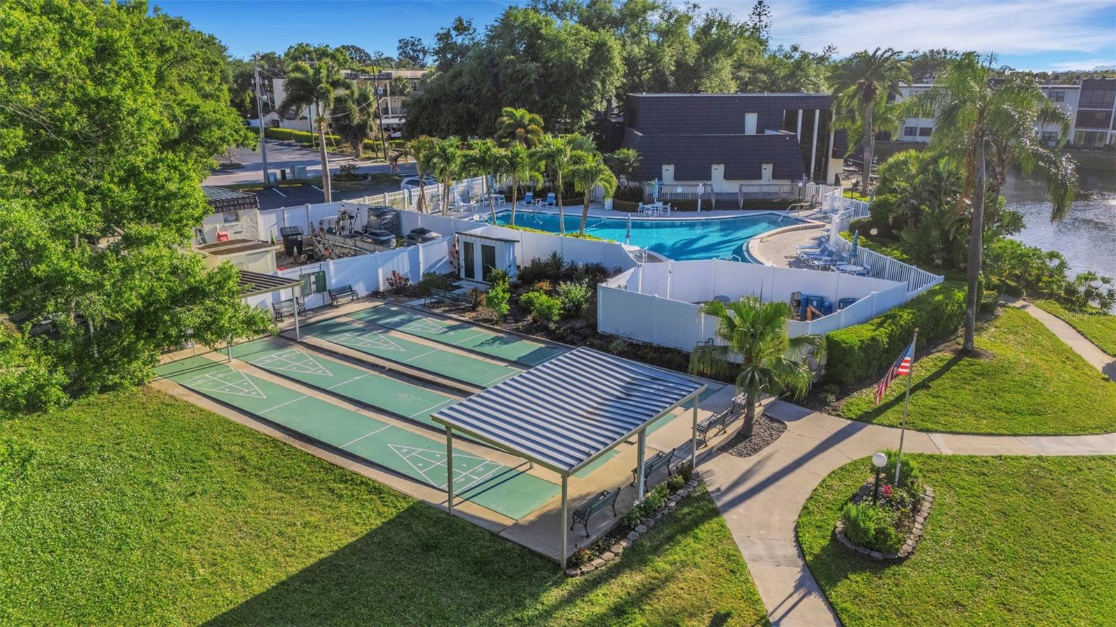 LAKEVIEW OF LARGO - Residential