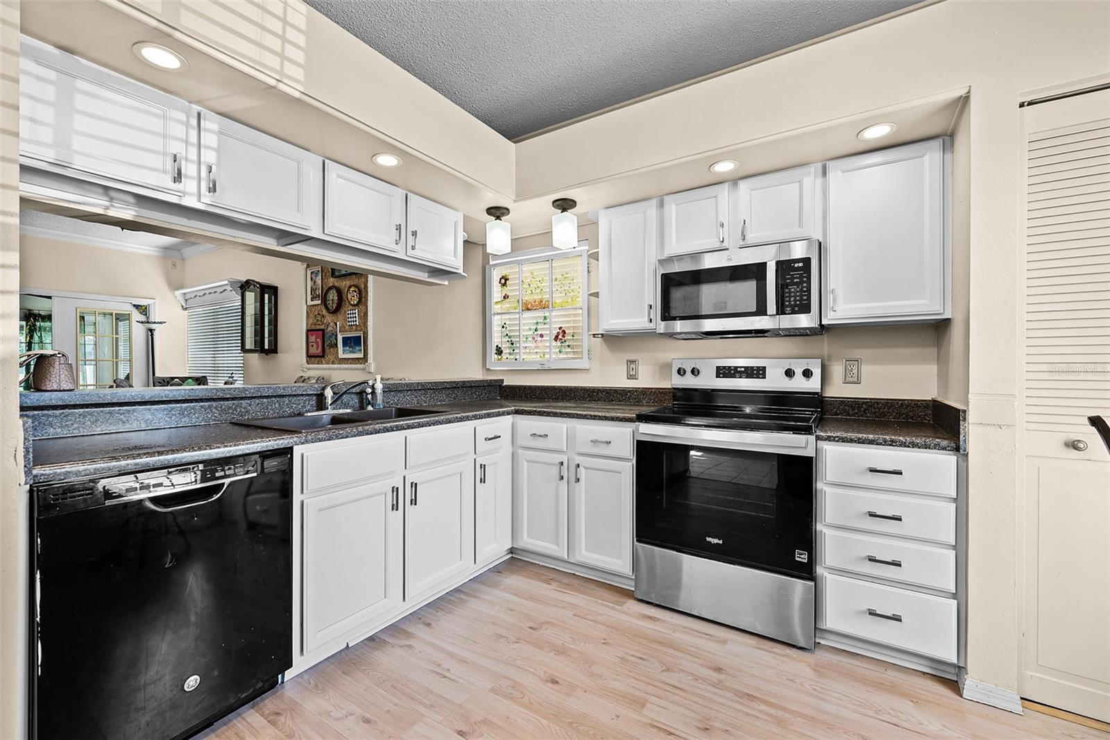 5813 PARKVIEW POINT DRIVE