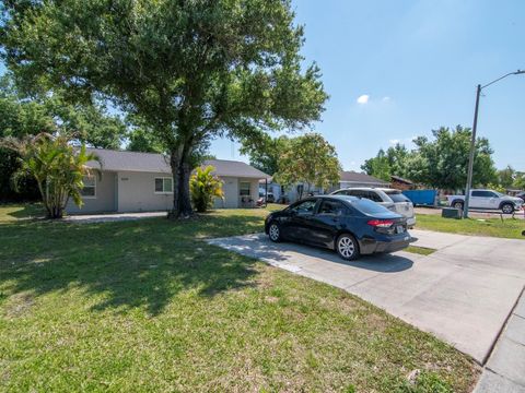 Photo of 1211 62nd Avenue E, Bradenton, FL 34203 (MLS # TB8496438)