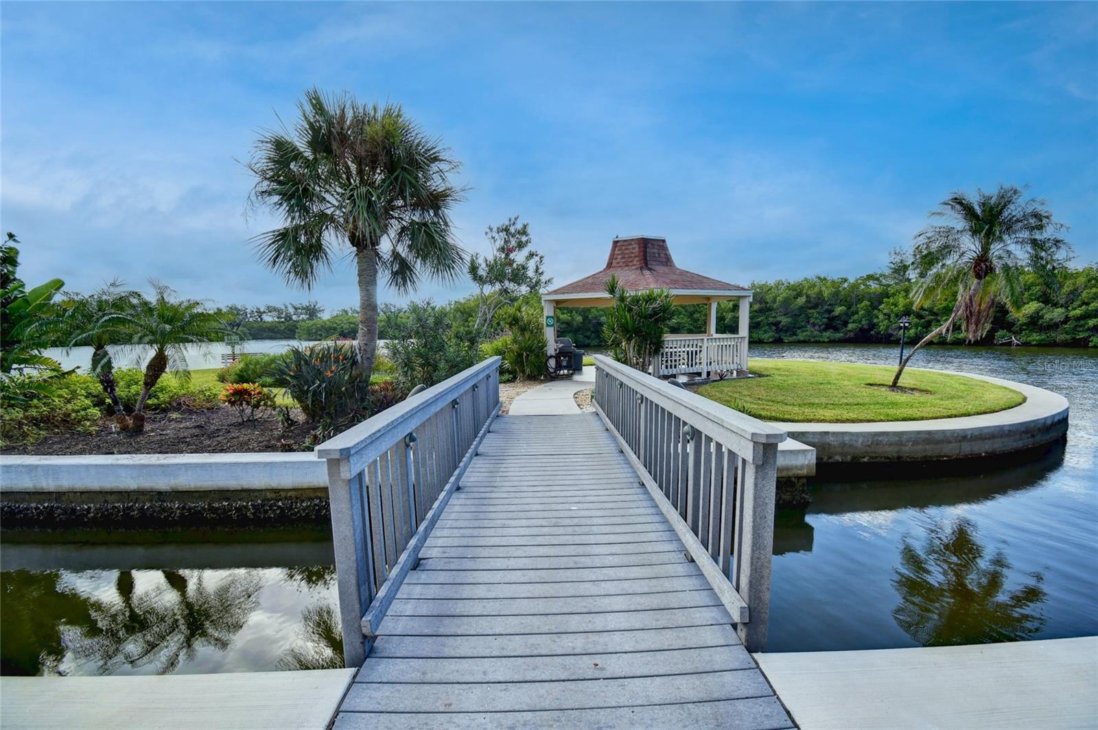 POINTE ON MIDNIGHT PASS - Residential