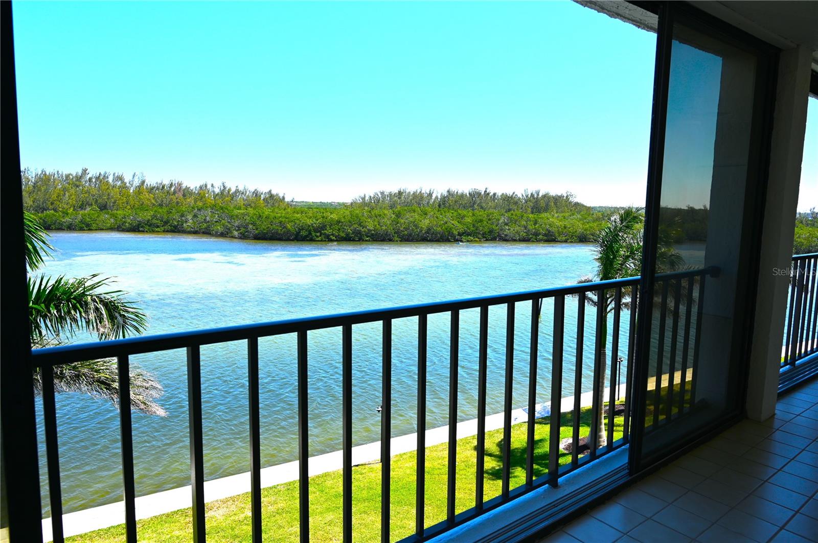 POINTE ON MIDNIGHT PASS - Residential