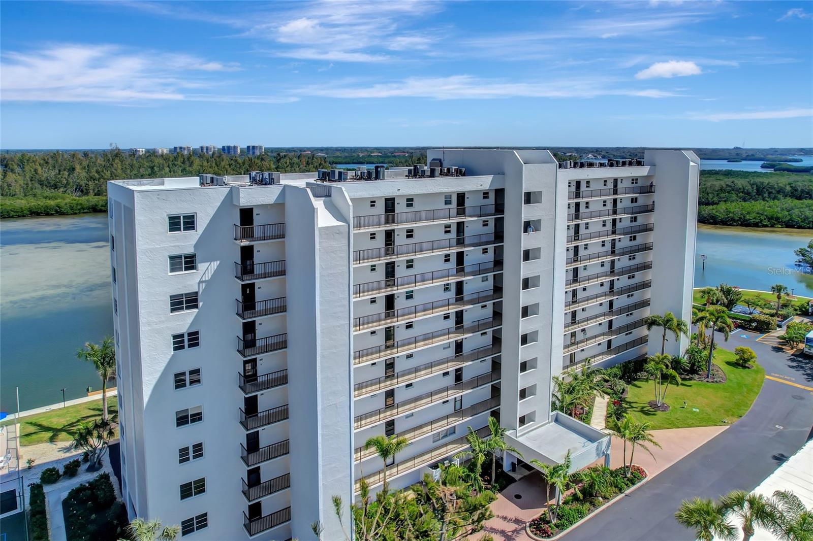 POINTE ON MIDNIGHT PASS - Residential