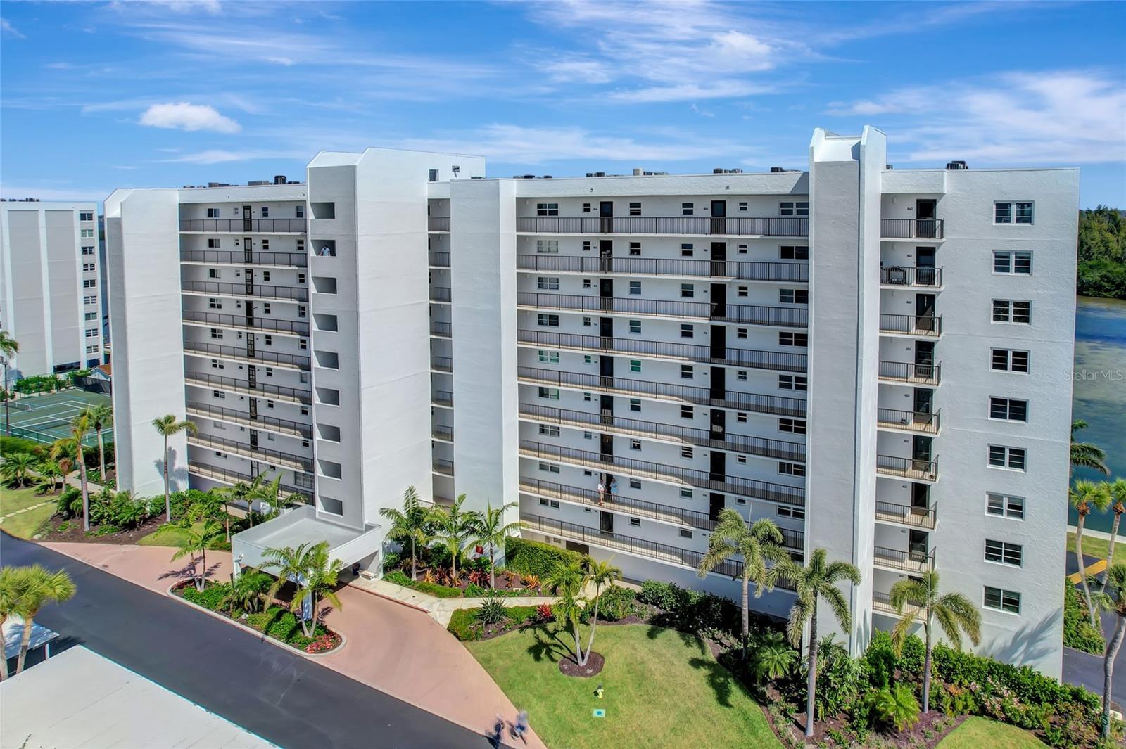 POINTE ON MIDNIGHT PASS - Residential