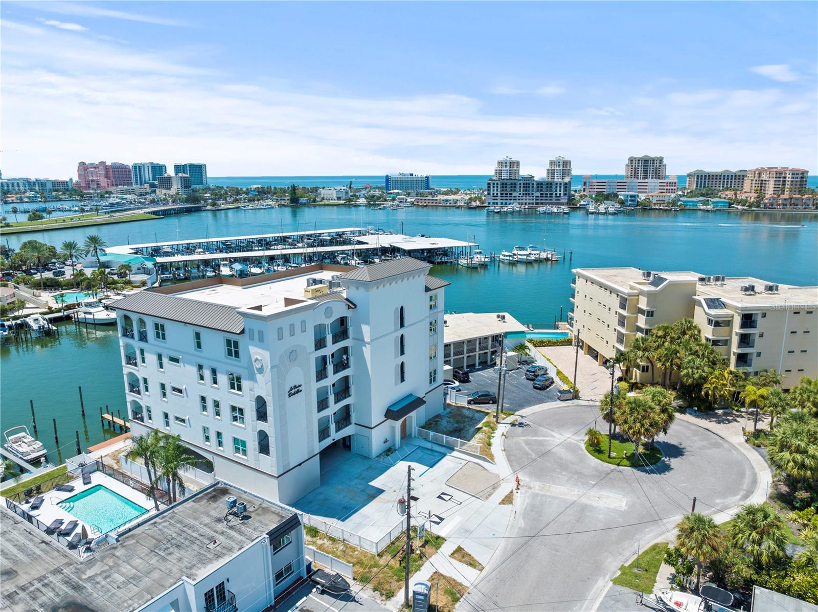 211 DOLPHIN POINT 401