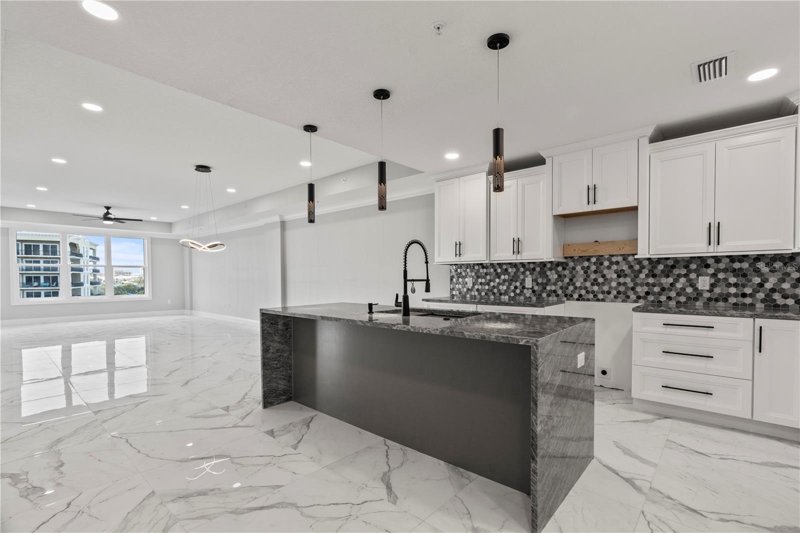 211 DOLPHIN POINT 401