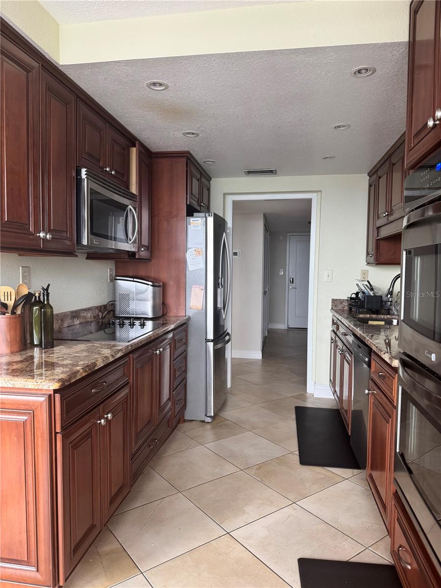400 ISLAND WAY 1412