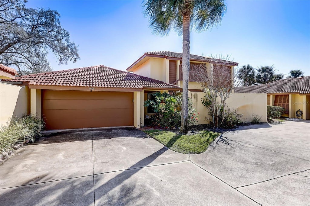 Photo of 5009 Bermuda Circle #3, Orlando, FL 32808 (MLS # O6452612)