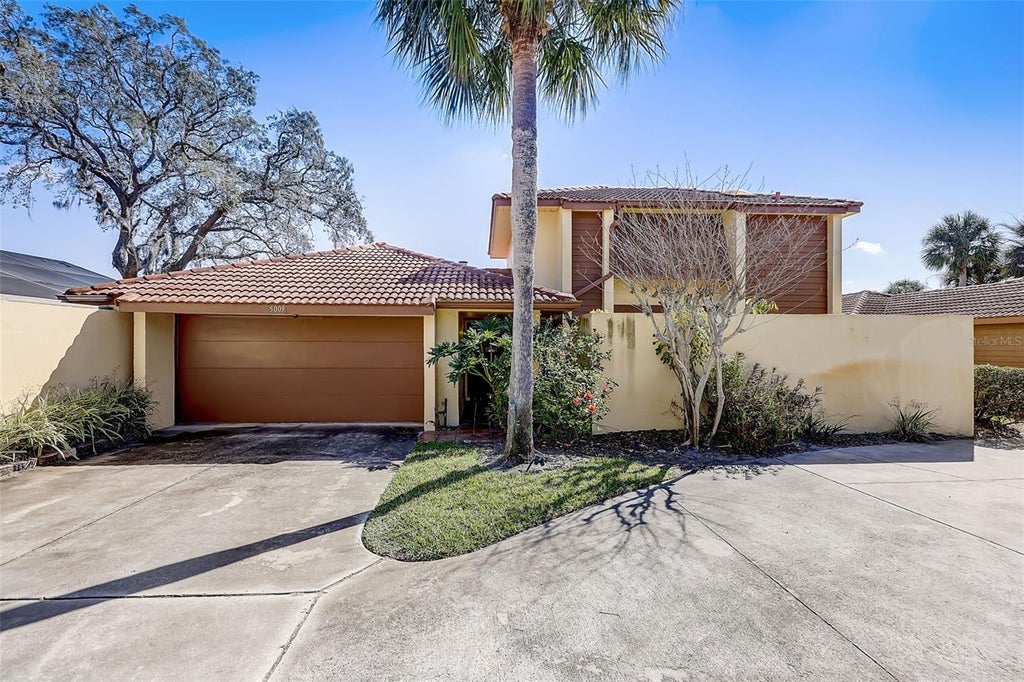 Photo of 5009 Bermuda Circle #3, Orlando, FL 32808 (MLS # O6452612)