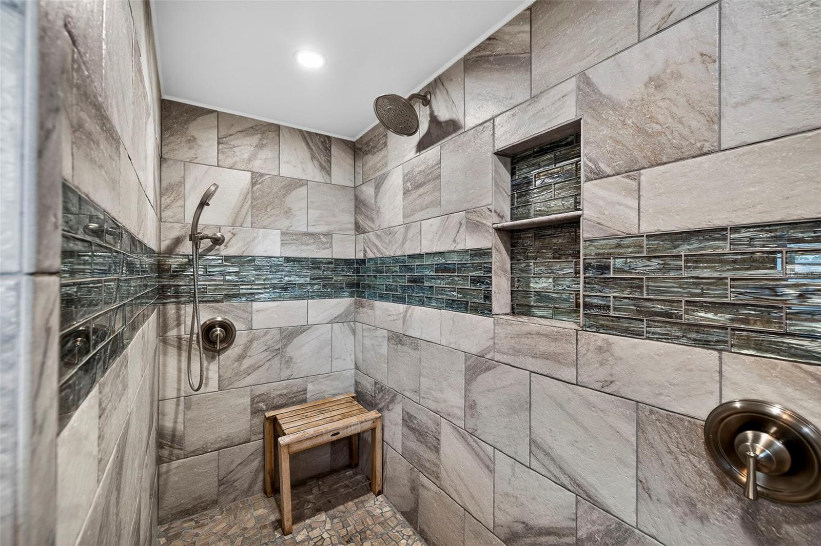 DON CE-SAR PLACE - Residential