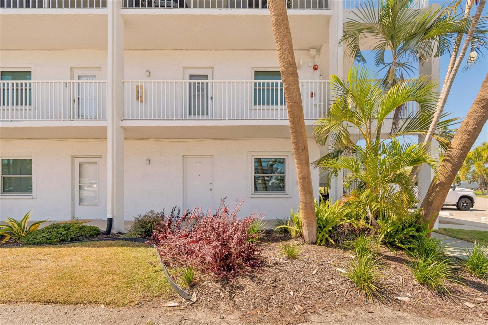 MOORINGS OF MAXIMO CONDO - Residential Lease