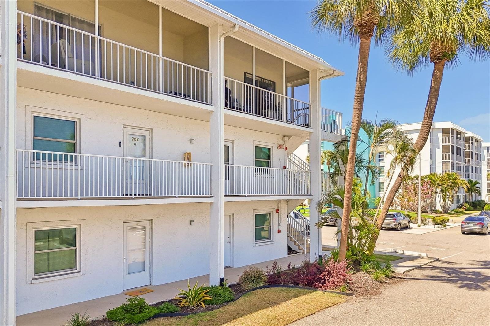 MOORINGS OF MAXIMO CONDO - Residential Lease