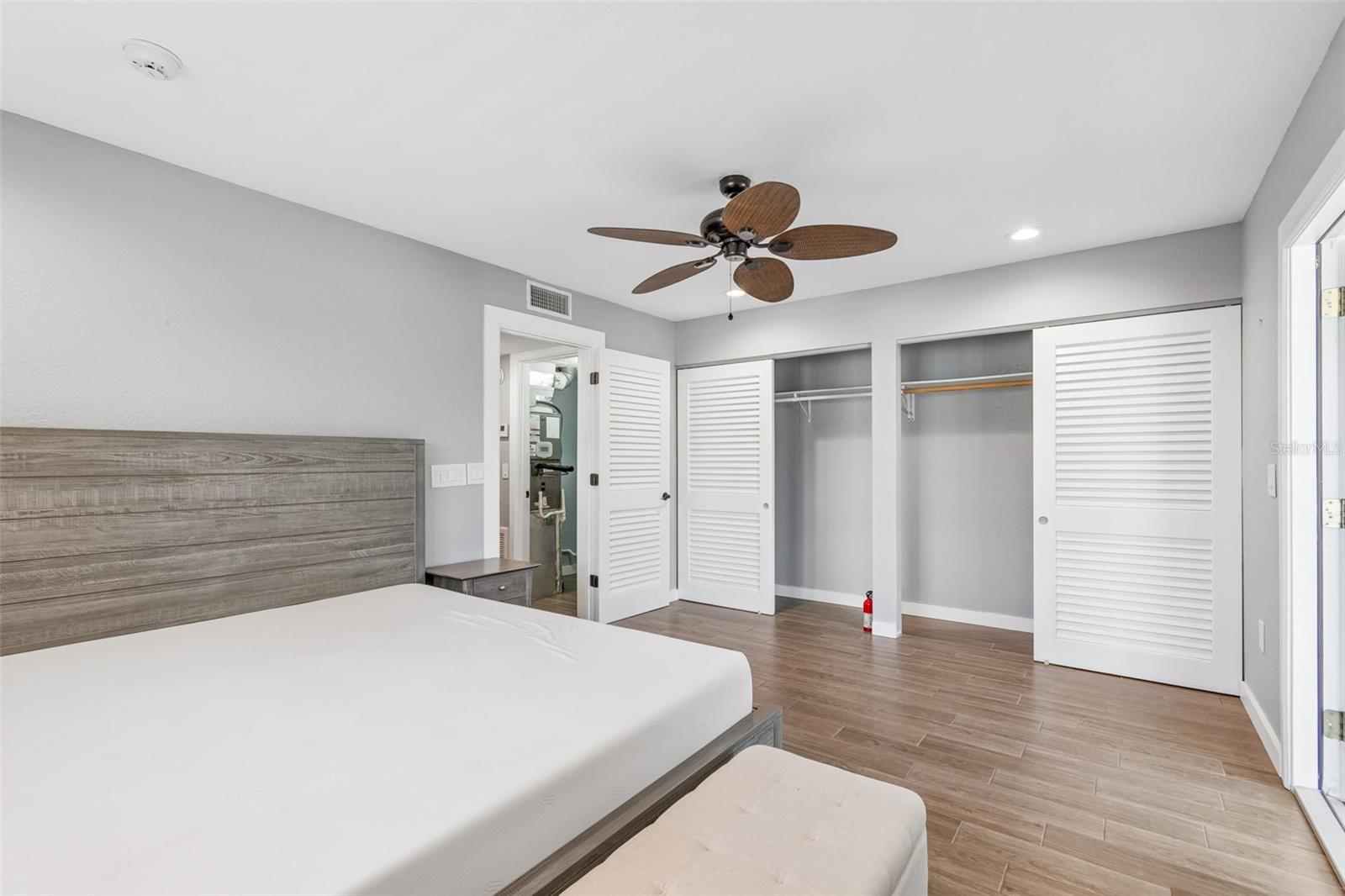 MOORINGS OF MAXIMO CONDO - Residential Lease