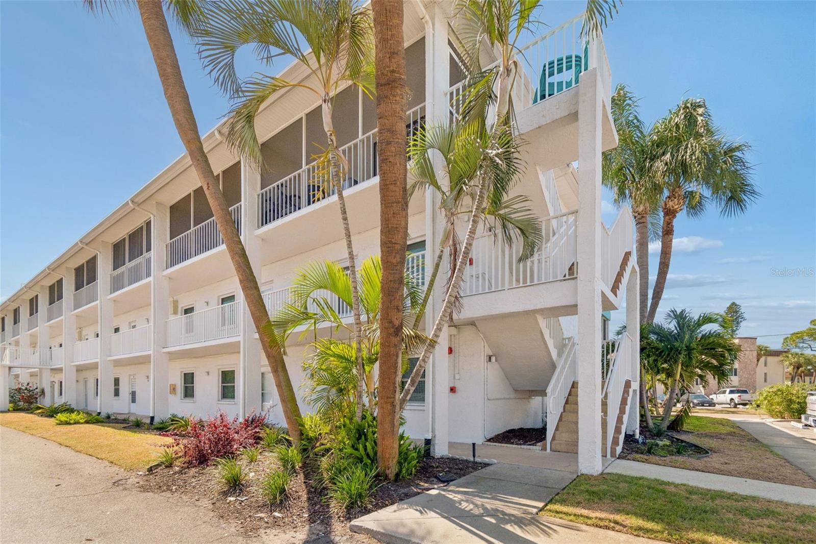 MOORINGS OF MAXIMO CONDO - Residential Lease