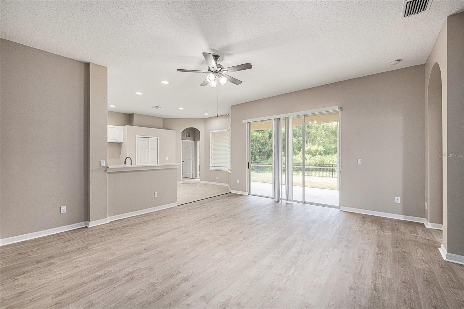 WATERS EDGE PH 02 - Residential