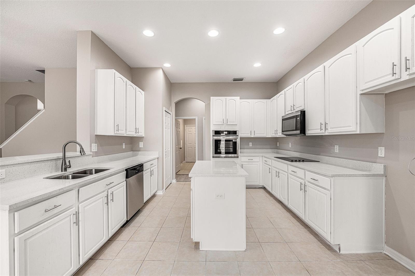 WATERS EDGE PH 02 - Residential