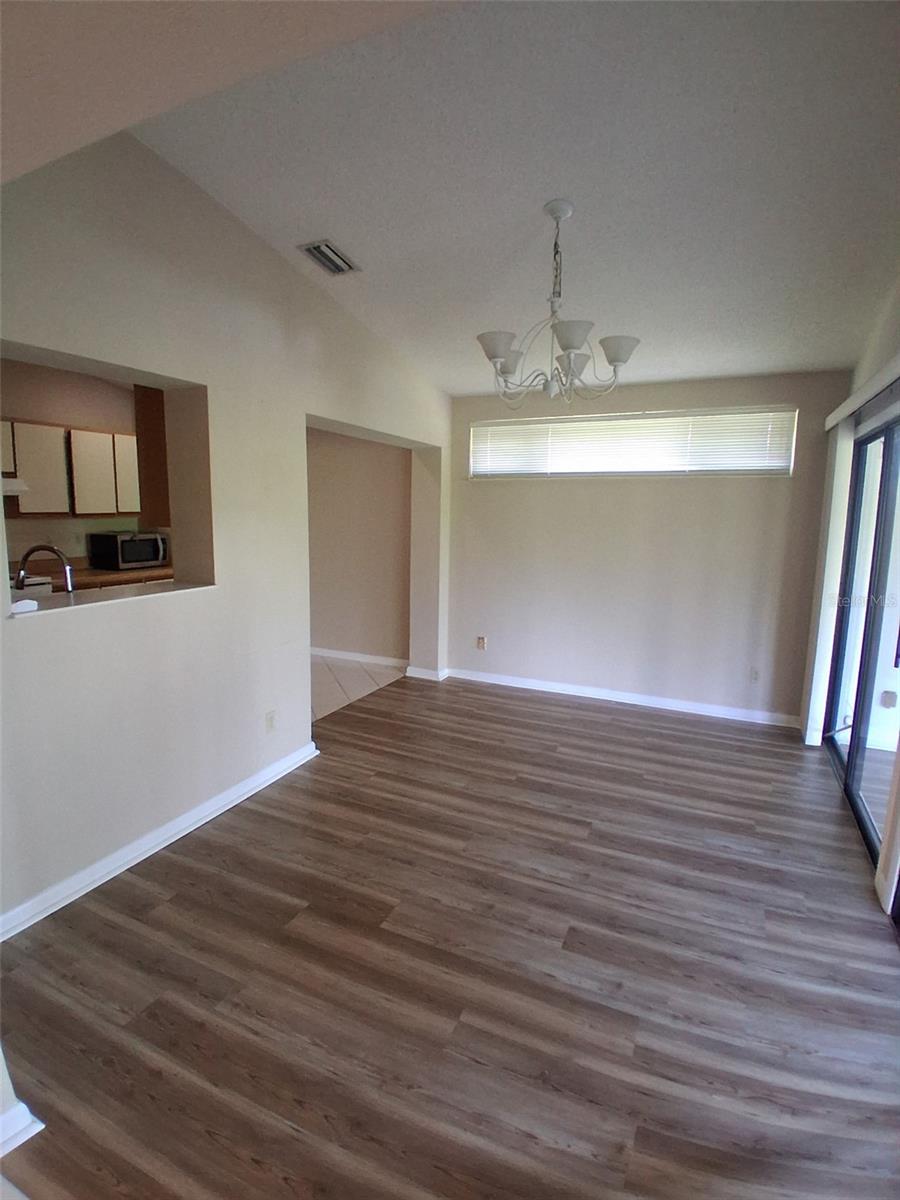 8 LAGO VISTA PLACE