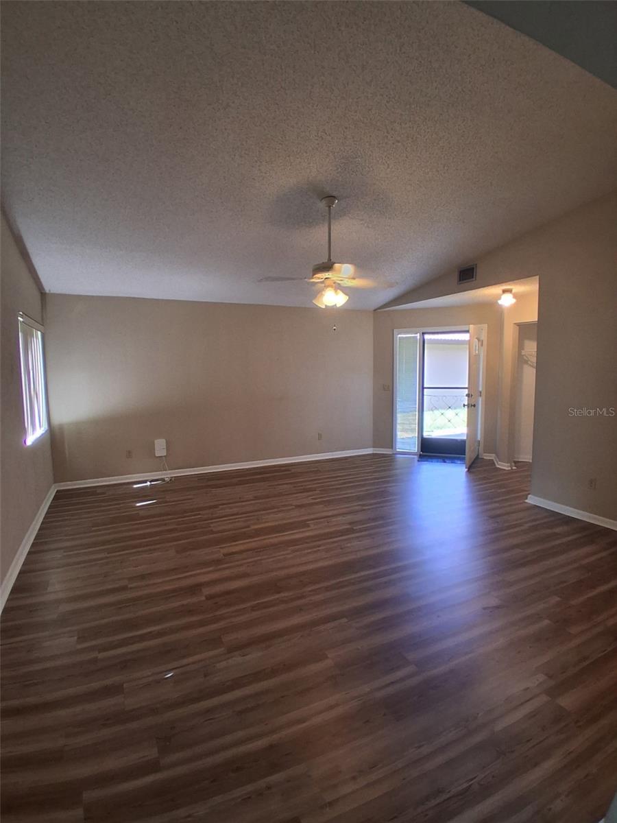 8 LAGO VISTA PLACE