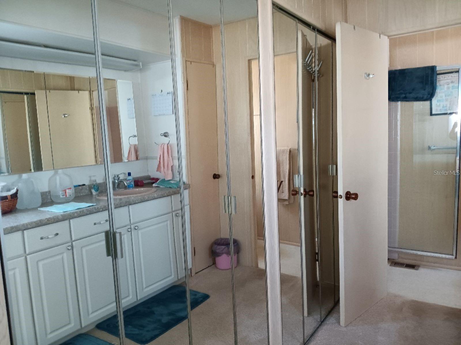 COUNTRY CLUB ESTATES - Residential