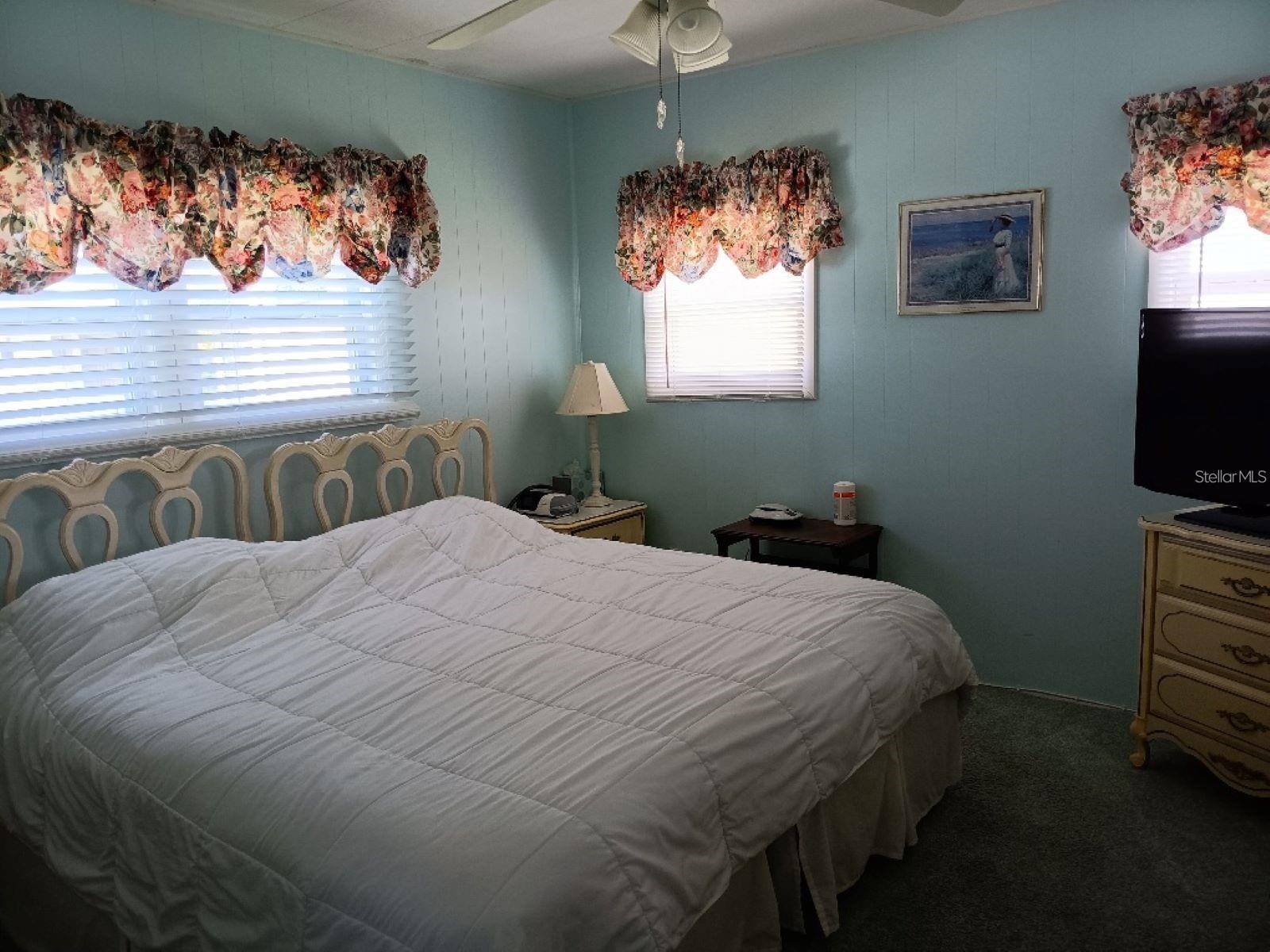 COUNTRY CLUB ESTATES - Residential