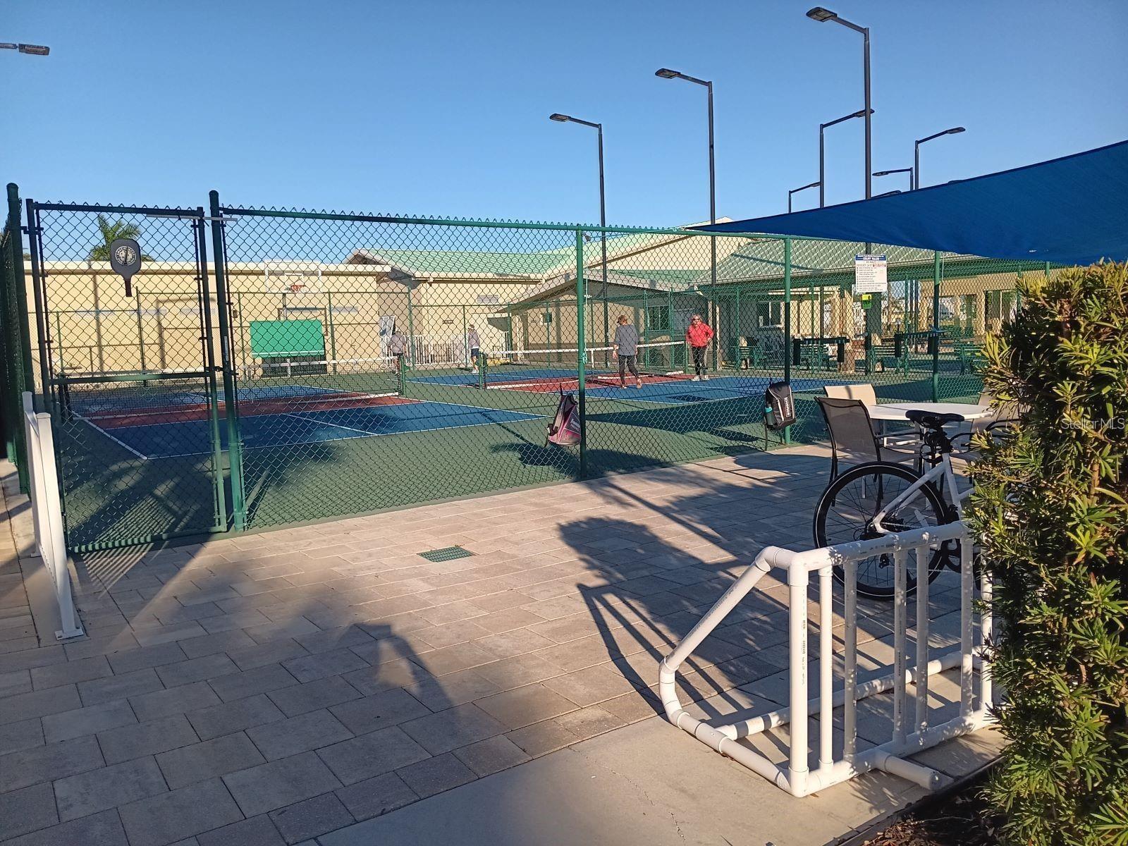 COUNTRY CLUB ESTATES - Residential