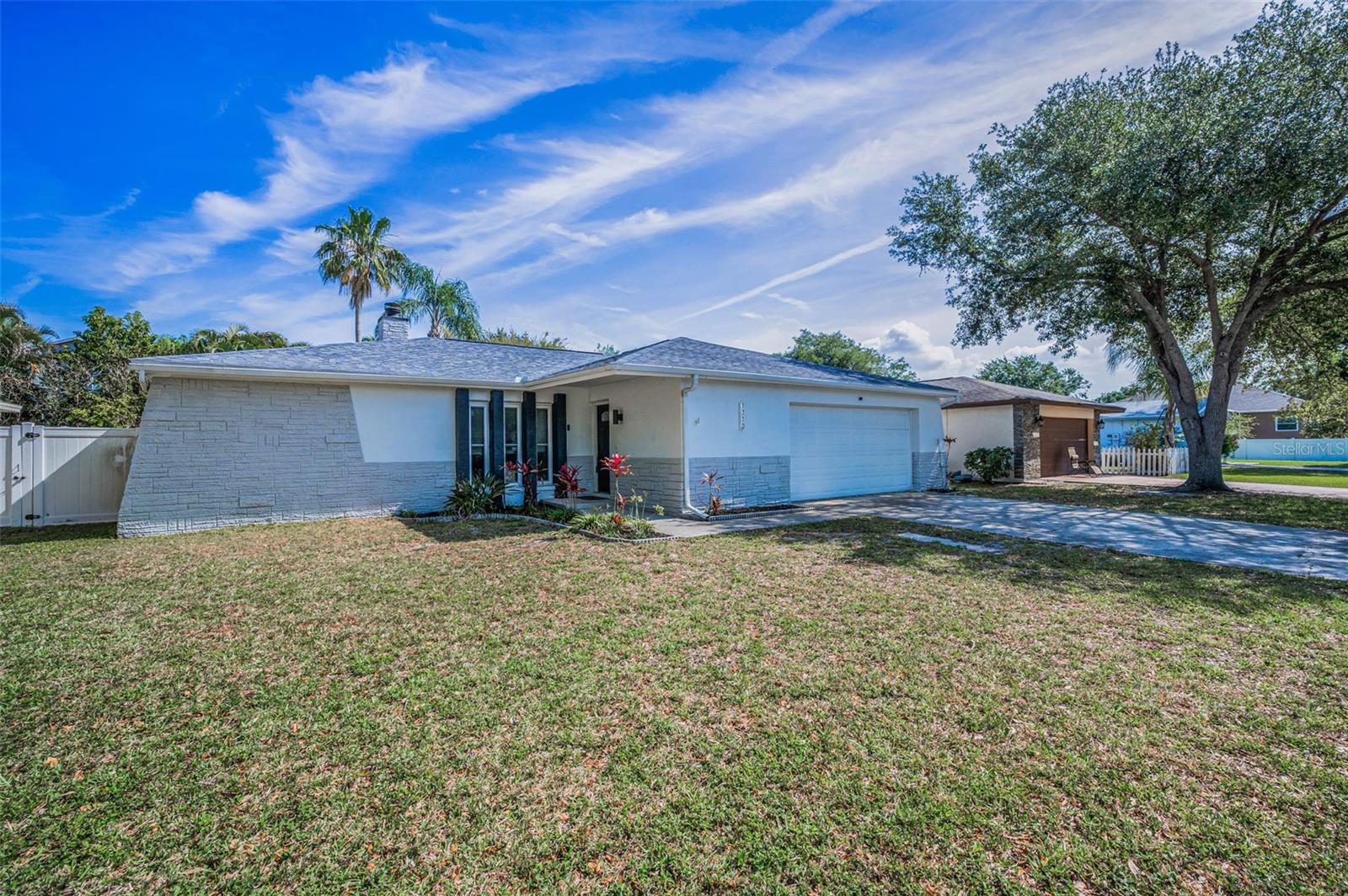 1710 HIBISCUS CIRCLE N