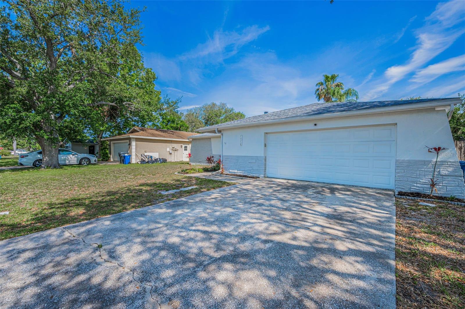1710 HIBISCUS CIRCLE N