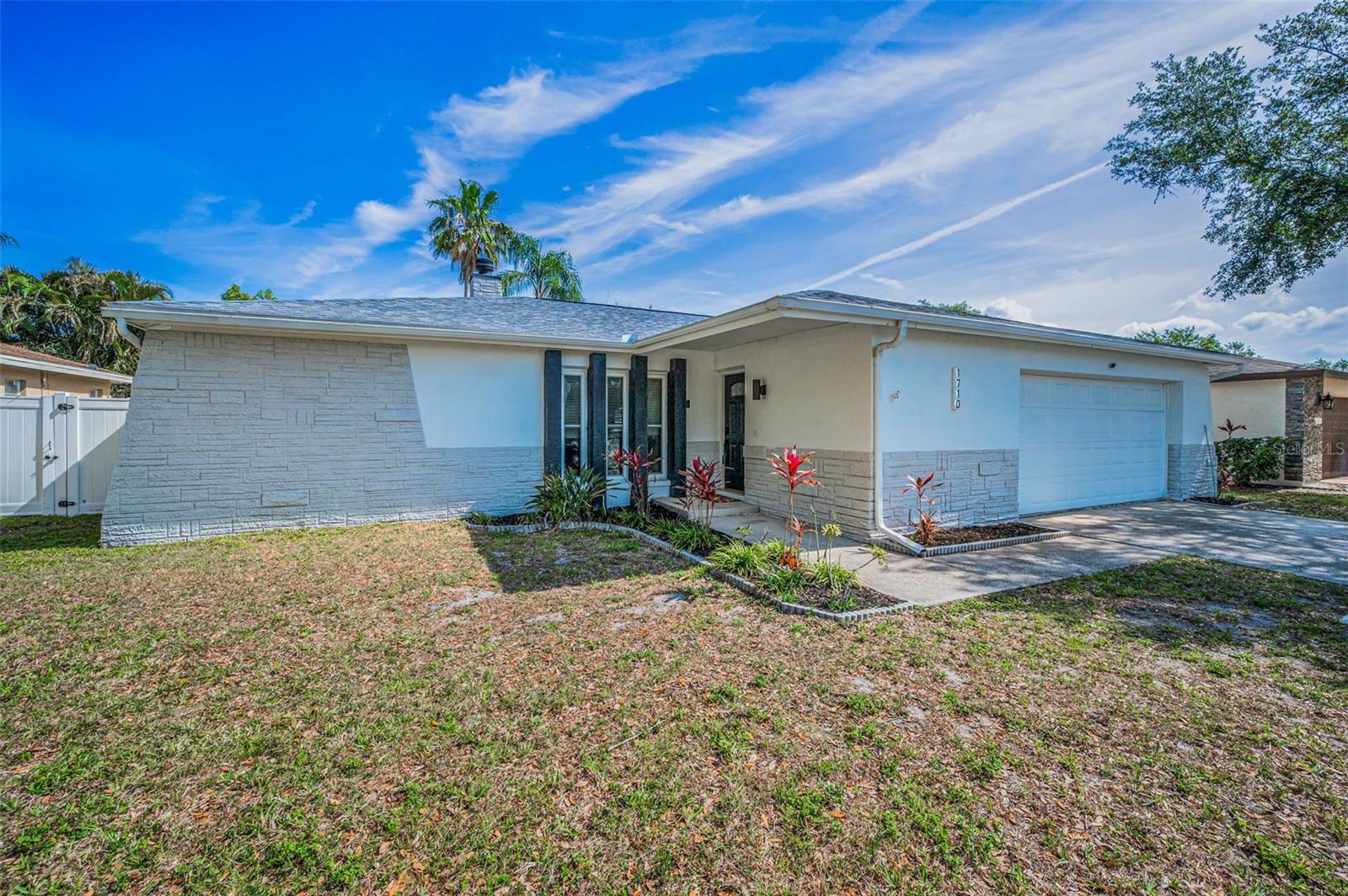 1710 HIBISCUS CIRCLE N