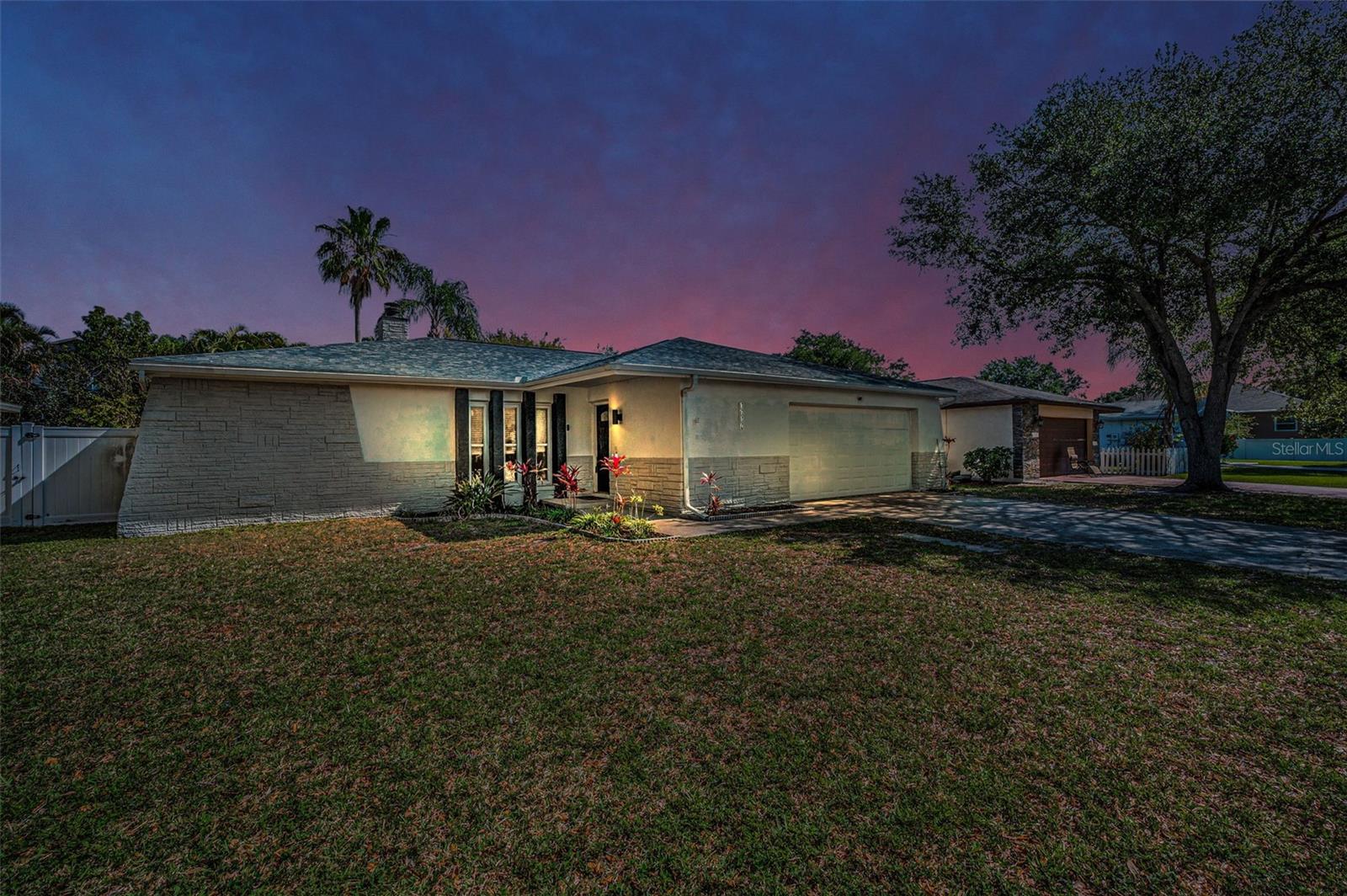 1710 HIBISCUS CIRCLE N