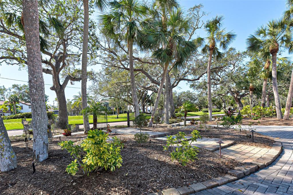 Photo 6 of 86 of 612 W VENICE AVENUE house