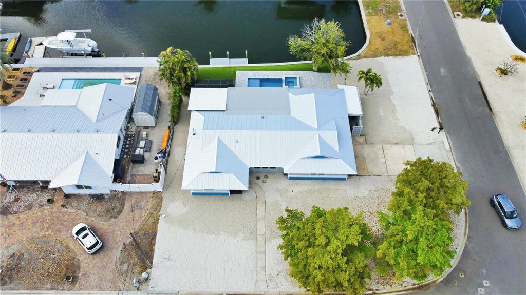 Photo of 10304 Kingfisher Road W, Bradenton, FL 34209 (MLS # O6405276)