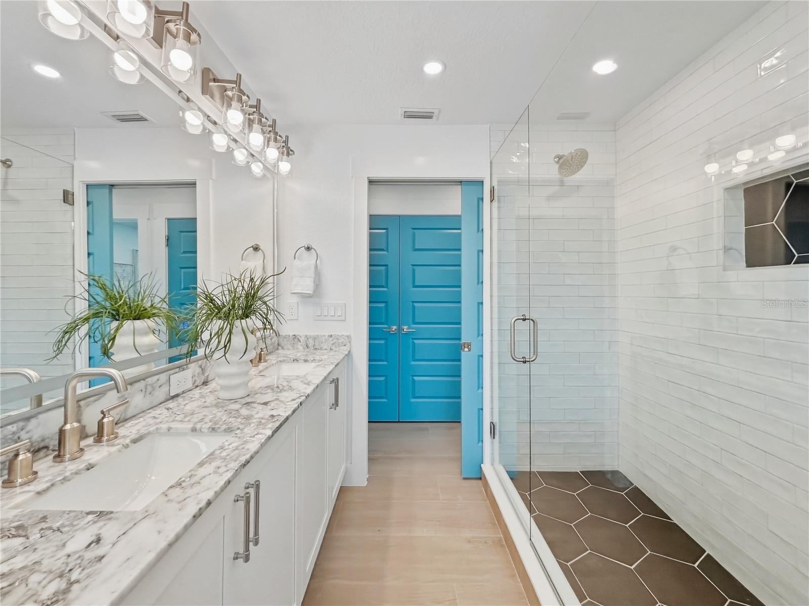 FLAMINGO CAY SECOND UNIT - Residential