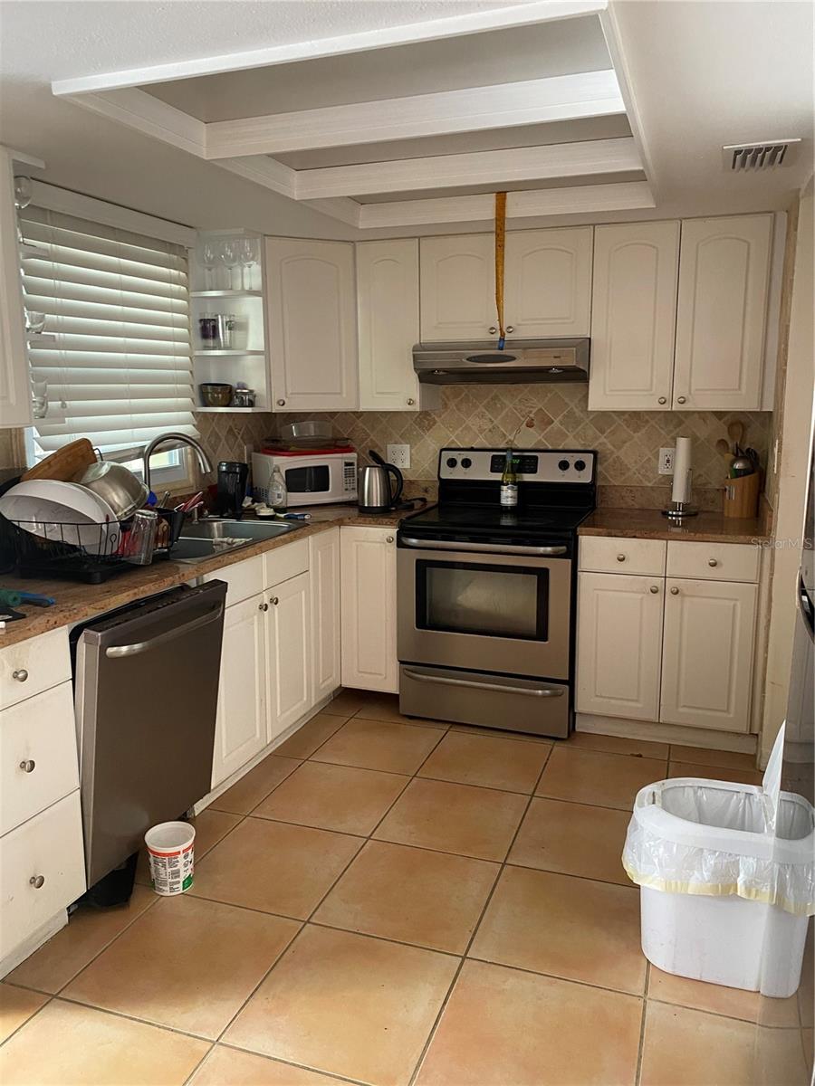 HIGHLAND COURT MANOR - Residential