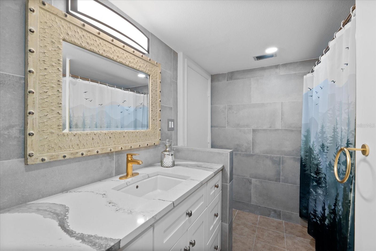 PLAZA GARDENS - Residential