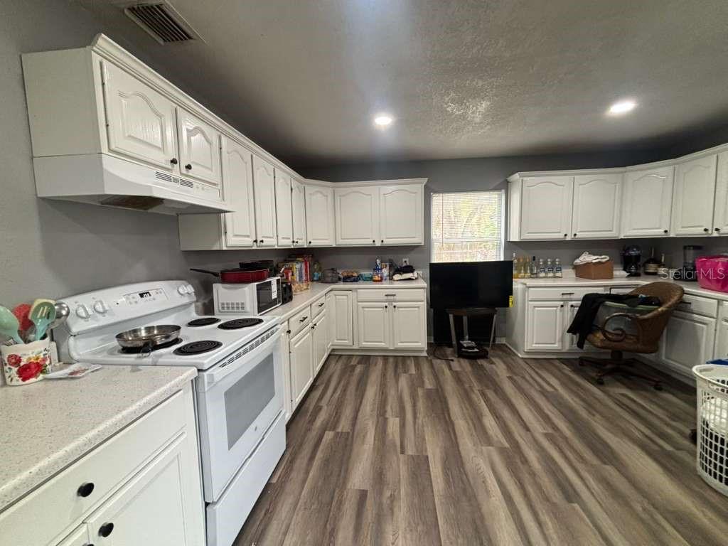 LOCKHARTS SUB - Residential