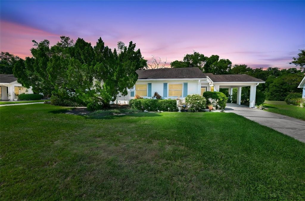 Photo of 511 Finsbury Circle #B, Sun City Center, FL 33573 (MLS # TB8499457)