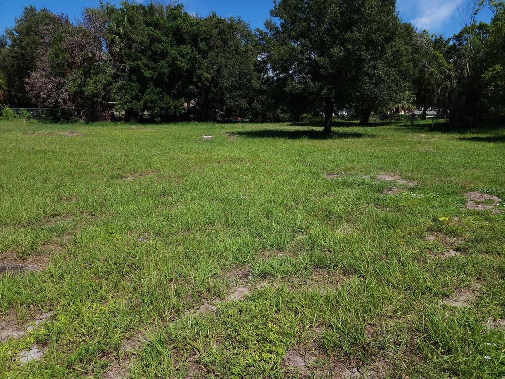 Photo of 612 13th Avenue W, Bradenton, FL 34205 (MLS # T3474569)