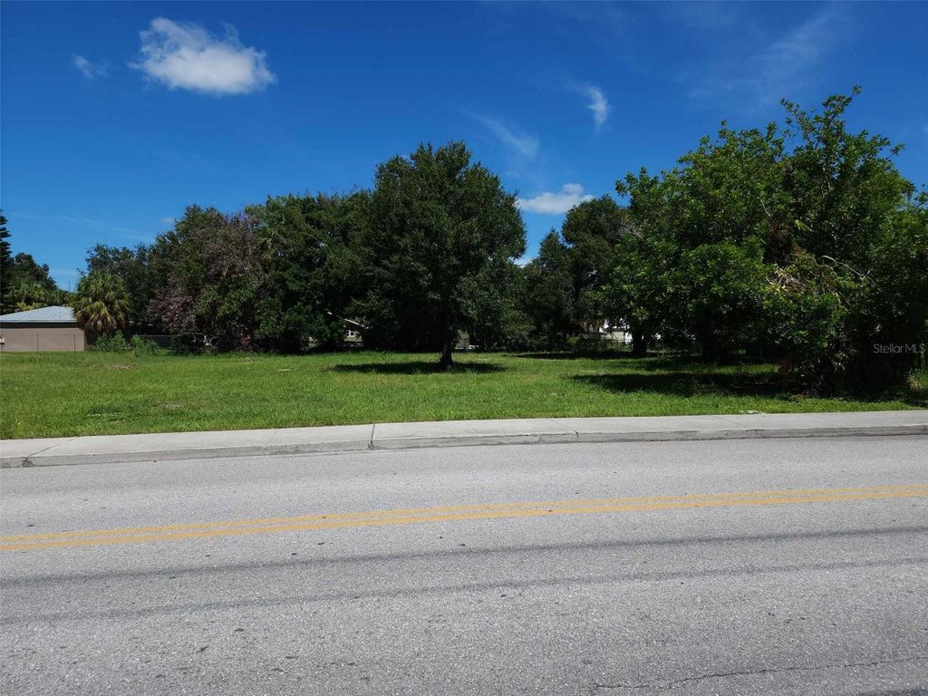 Photo of 612 13th Avenue W, Bradenton, FL 34205 (MLS # T3474569)