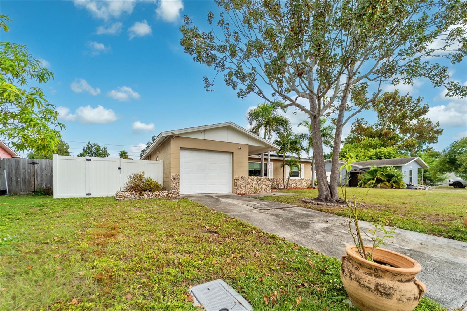 GOLFWOODS - Residential