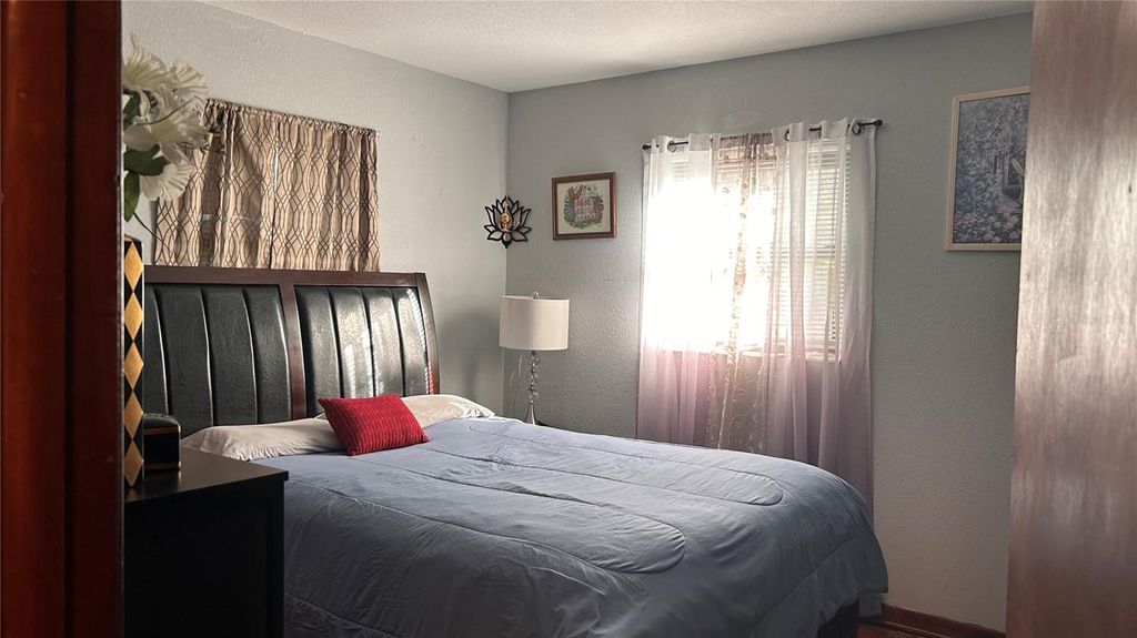 Photo of 2705 NE 1st Avenue, Ocala, FL 34470 (MLS # S5142340)