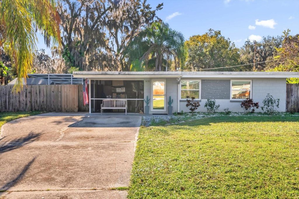 Photo of 8150 Spring Drive, Yalaha, FL 34797 (MLS # G5107060)