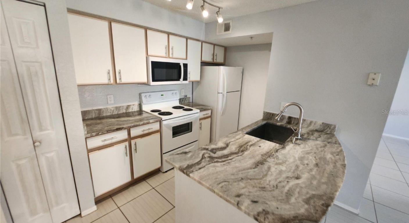 2207 ANTIGUA PLACE 718