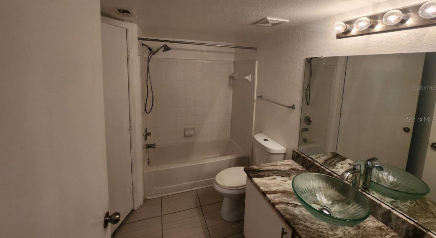 VILLAS DEL SOL AT KISS CONDO - Residential Lease