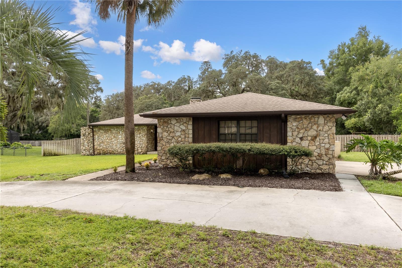 1226 FOXTREE TRAIL