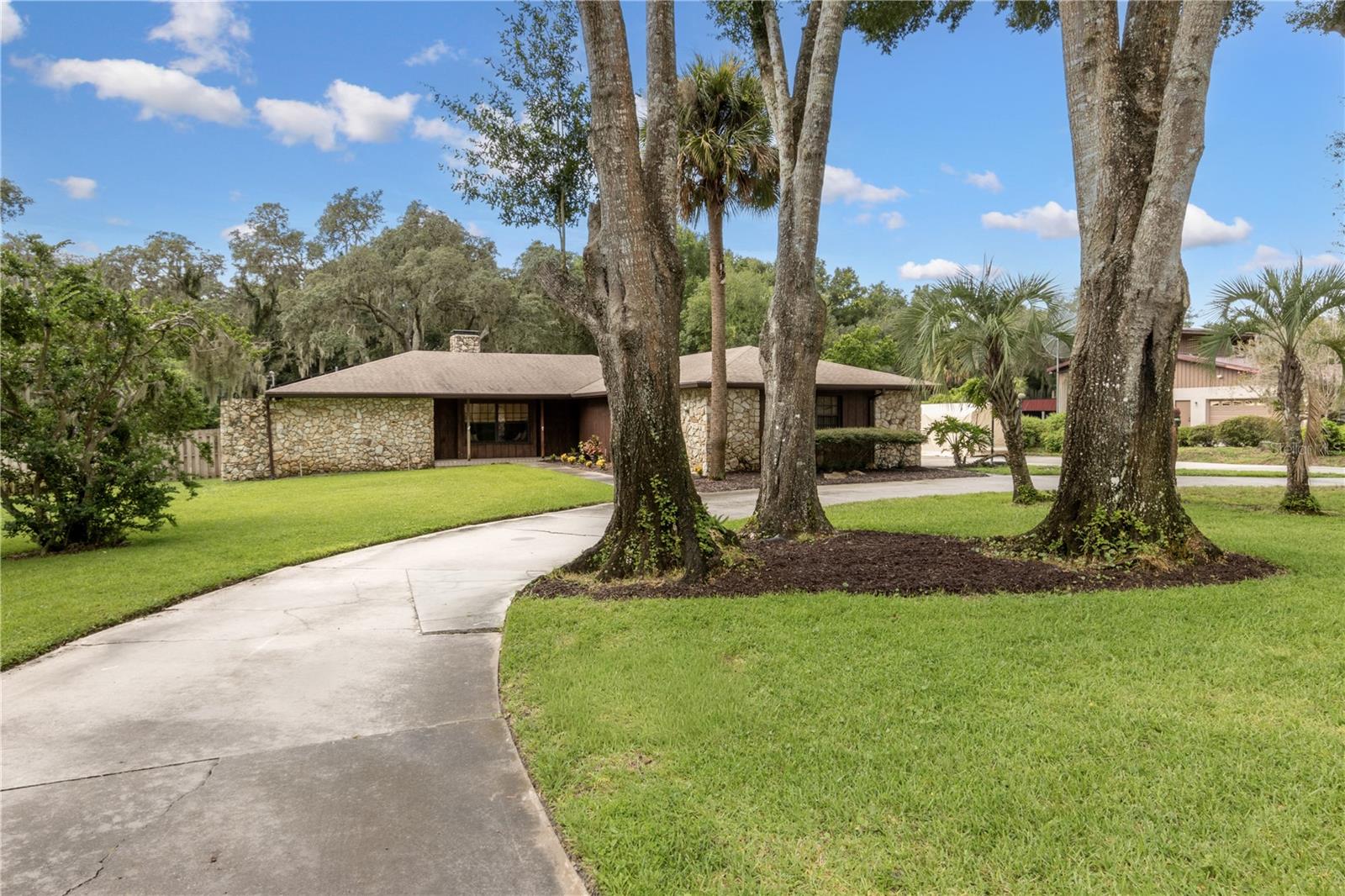 1226 FOXTREE TRAIL