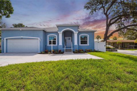 A home in SEMINOLE