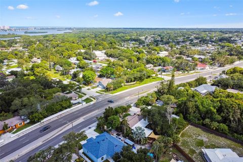 A home in SEMINOLE