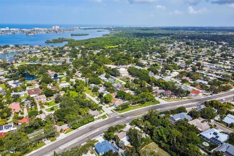 A home in SEMINOLE