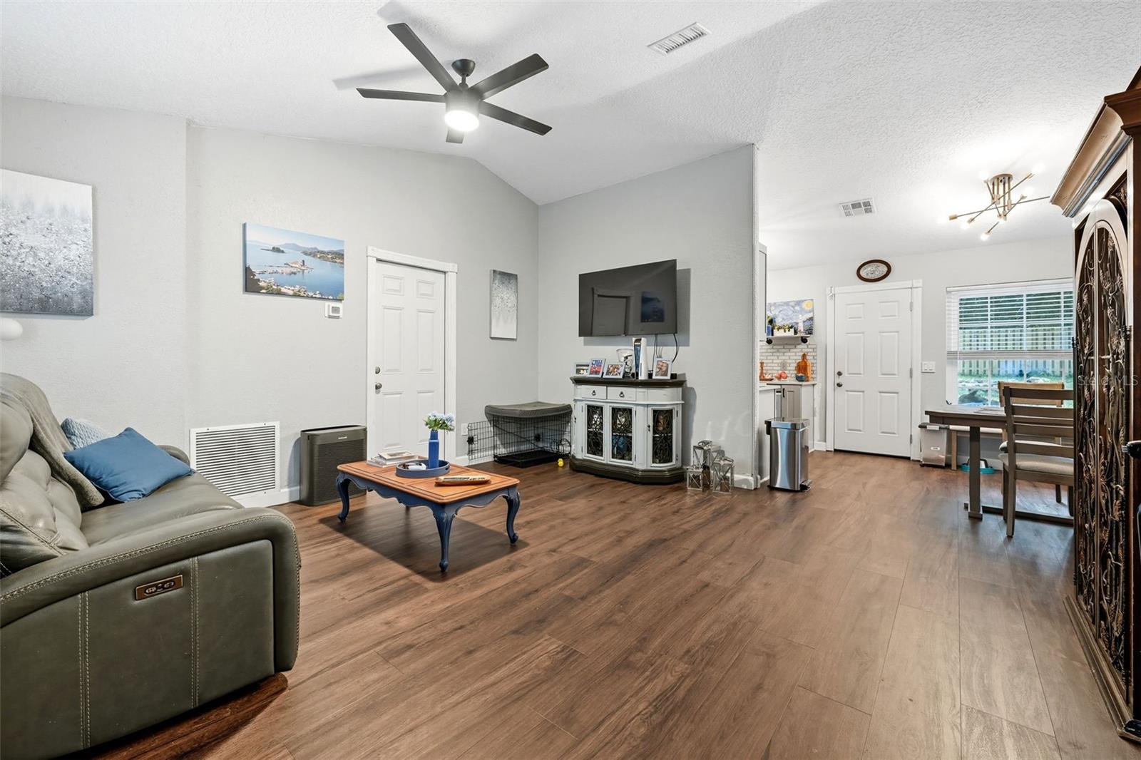 CARLTON VILLAGE PARK - Residential